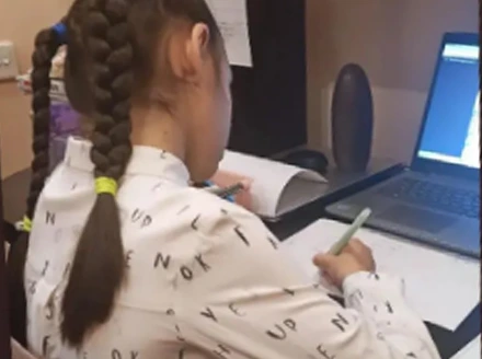 Участница решает задачу онлайн
